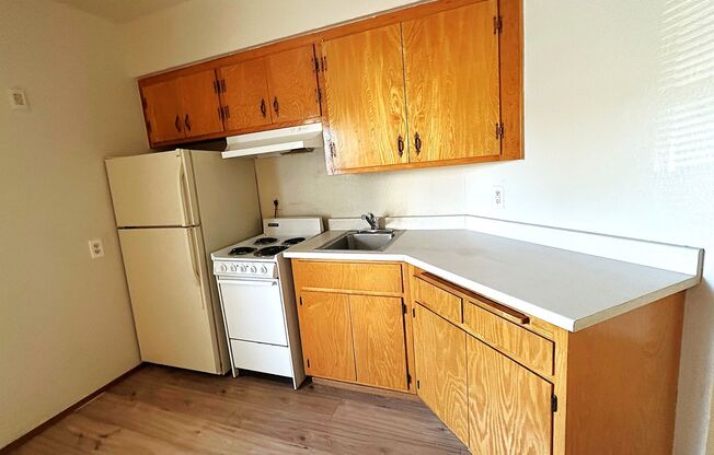 Cozy 1 Bedroom 1 bath, next to the police station and the fire department,