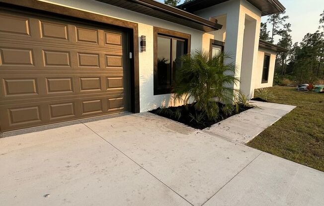 Single family for rent in Lehigh Acres. 3bed/2baths. NEW CONSTRUCTION. Rapid approval. No utilities included.