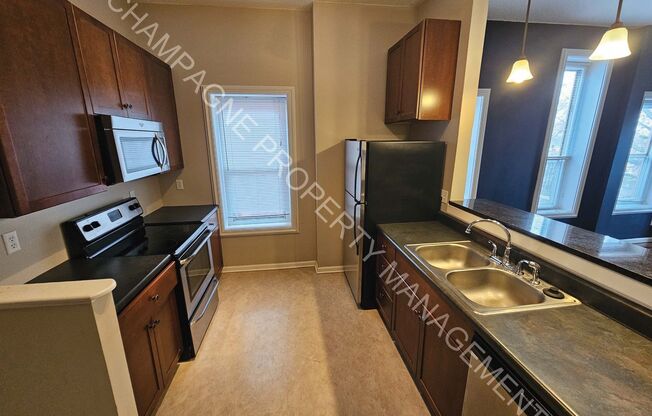 1646/1648 Summit Street