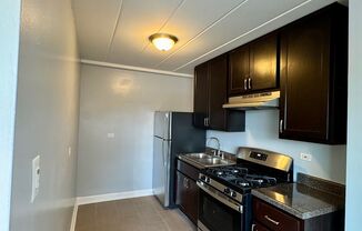 2 beds, 1 bath, $1,620, Unit 303
