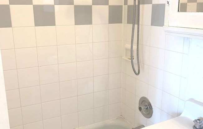 Studio, 1 bath, $820, Unit 408