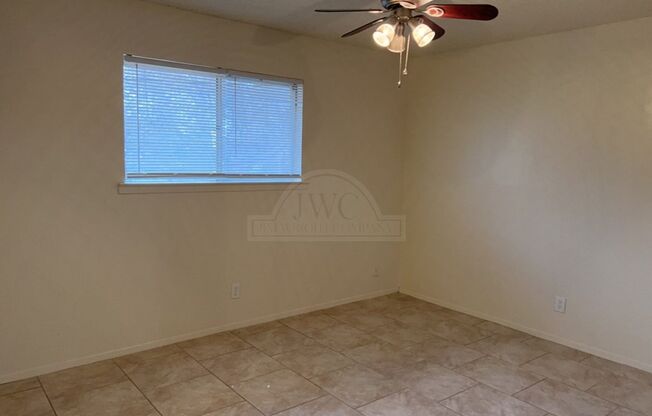 2 beds, 1.5 baths, $925, Unit 205 Mockingbird Unit B