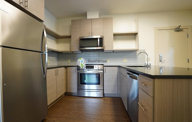 2 beds, 2 baths, 1,000 sqft, $4,220, Unit 301