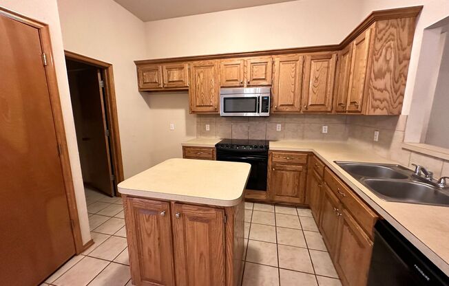 4 beds, 2 baths, $1,700