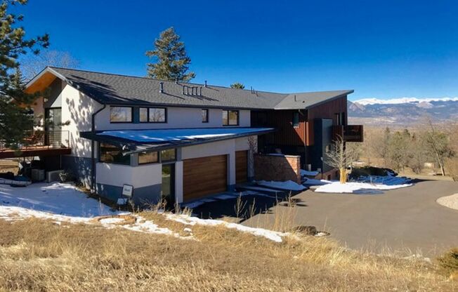 Stunning Custom Home with Panoramic Mountain Views & Short-Term Furnished Rental Available