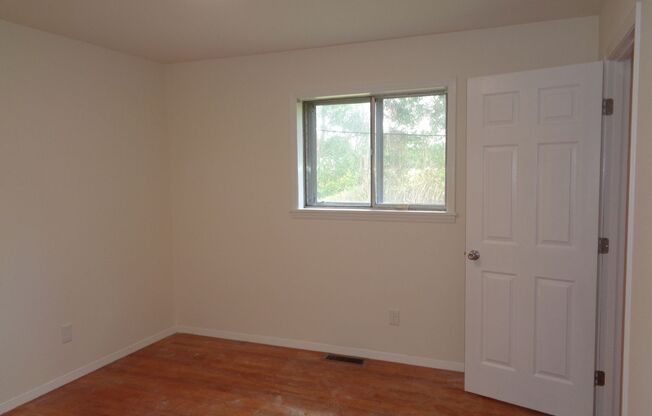 3 beds, 1 bath, $1,400