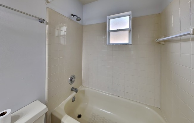 9610 N 12 ST