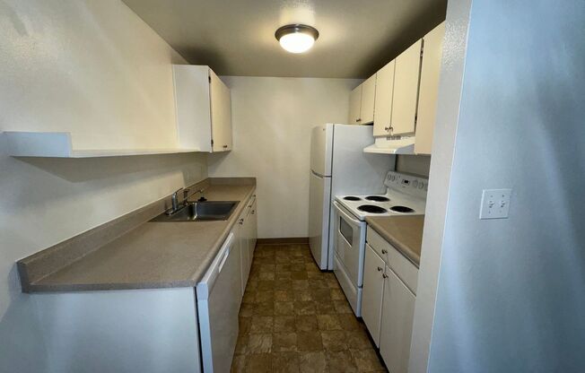 2 beds, 1 bath, 825 sqft, $1,250, Unit 477