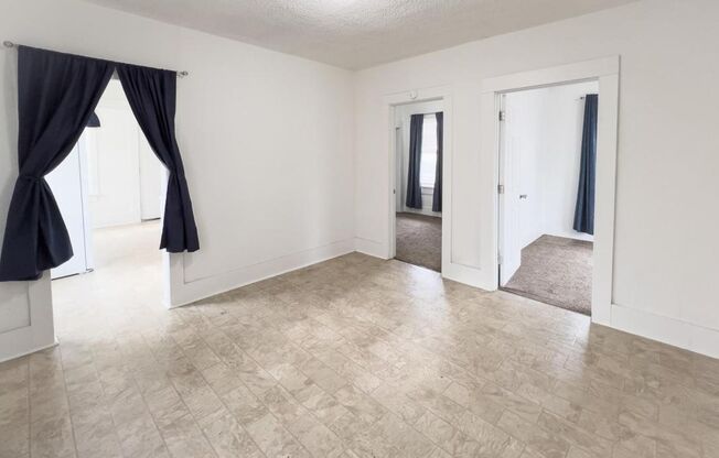 2 beds, 1 bath, $1,100