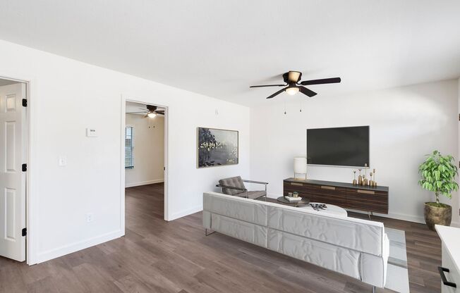 2 beds, 1 bath, 663 sqft, $1,150, Unit 305-107