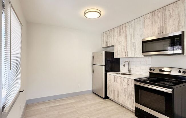 405 NW 37 ST