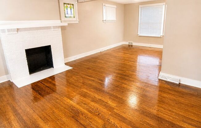 *** Mt. Lebanon Duplex for Rent with Front and Back Porch * Pet Friendly Apartment * Walk to the T * Renovated ***