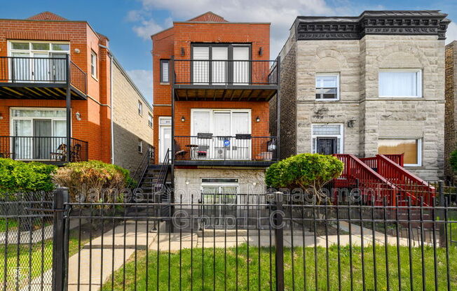 2711 W CONGRESS PKWY