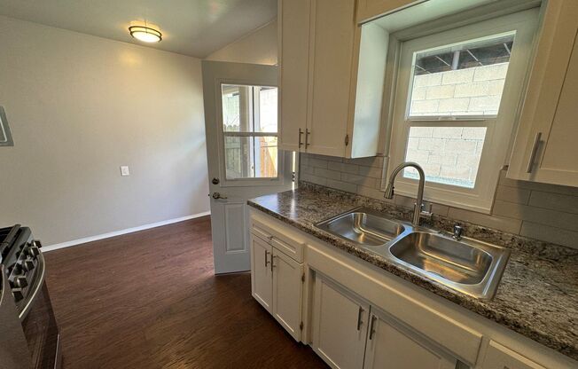 1520 N FAIR OAKS AVE