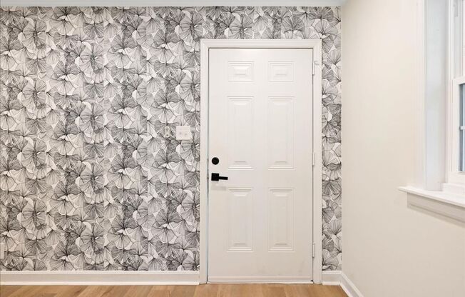 Remodeled 2bd/ 1ba Duplex near Duke University