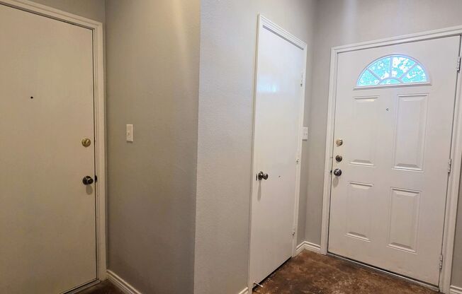 The Gardens at The Summit~3 Bedroom Townhouse w/1 Car Attached Garage and Small Backyard