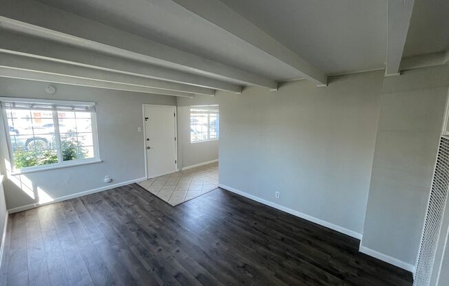$2,790 – STUNNING 3 BEDROOM REMODELED HOME IN NEWARK