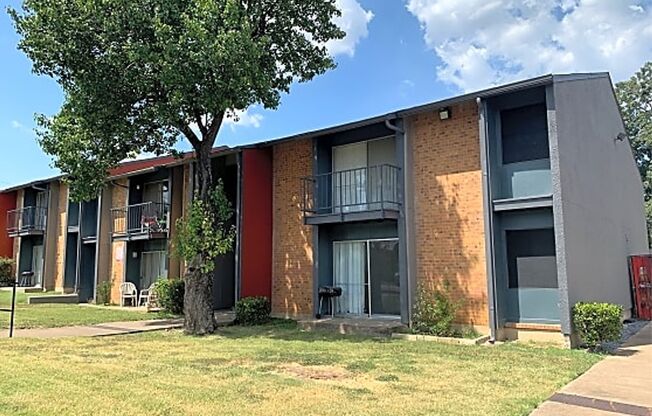 3 beds, 2 baths, 1,100 sqft, $1,695, Unit 208