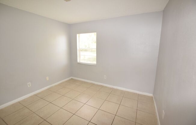 2 beds, 1 bath, $1,200