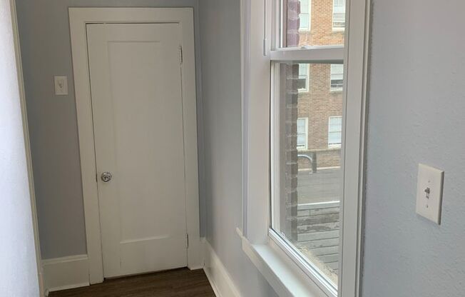 Studio, 1 bath, 240 sqft, $1,300, Unit 303