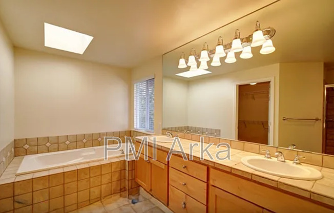 10260 NE 30 PL