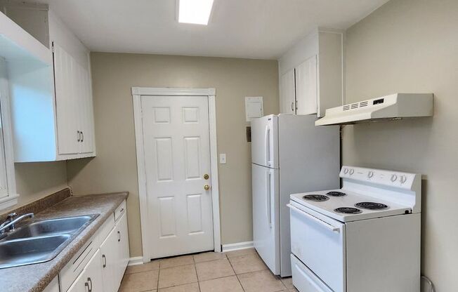 2 beds, 1 bath, $1,295