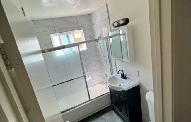 425 - 991-997 Ravenscourt Ave