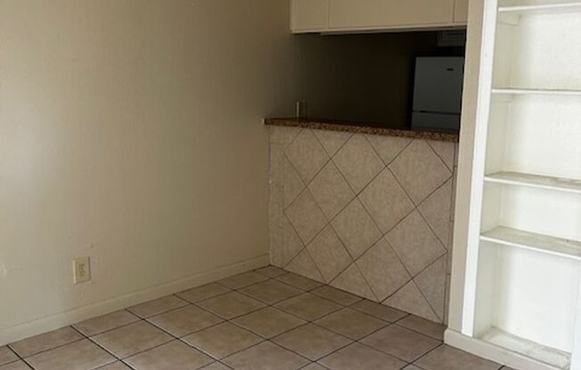 1 bed, 1 bath, 651 sqft, $845, Unit B-37