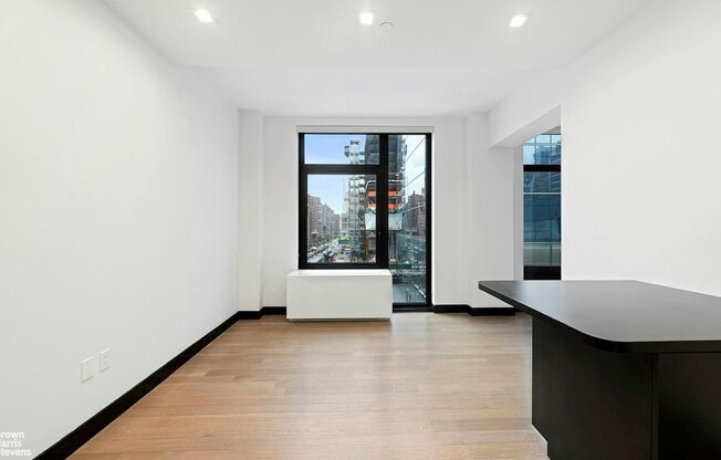 401 W 33 ST