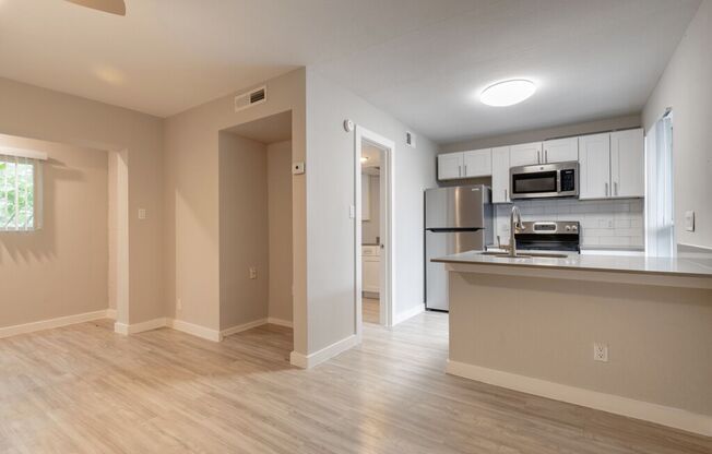 1 bed, 1 bath, 708 sqft, $1,090, Unit 120