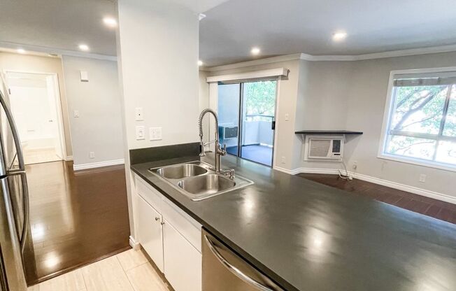 1 bed, 1 bath, 615 sqft, $2,000