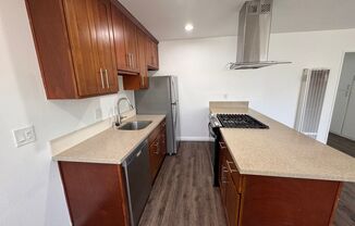 2210 Vanderbilt Ln