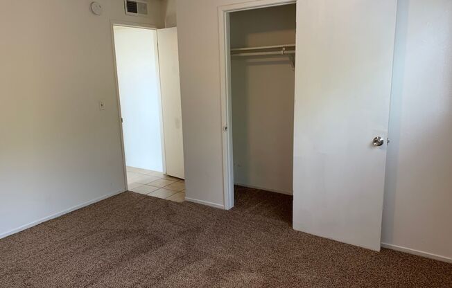 2 beds, 1 bath, 896 sqft, $1,100, Unit C