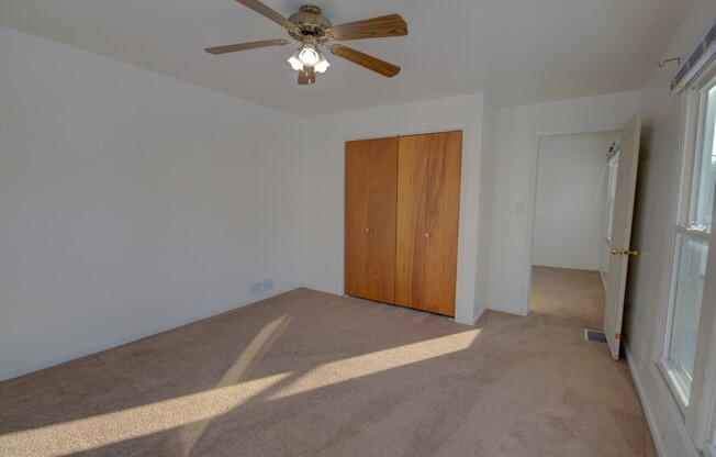 2 beds, 1.5 baths, 1,100 sqft, $795, Unit 709