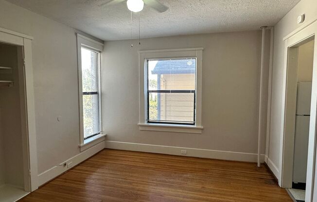 Studio, 1 bath, 280 sqft, $995, Unit 305