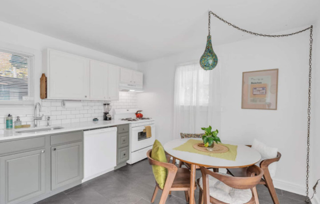1409 BANGS AVE