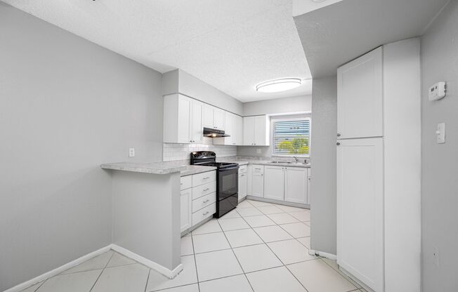 2 beds, 1.5 baths, 850 sqft, $1,575, Unit B111