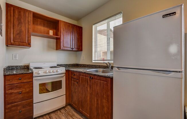 Studio, 1 bath, 225 sqft, $900, Unit Unit 14