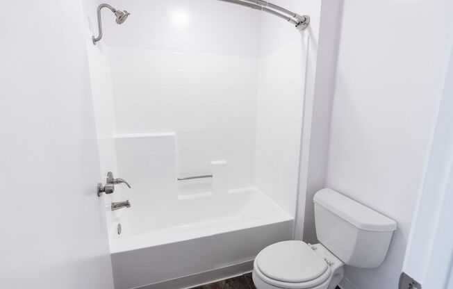 2 beds, 2 baths, 850 sqft, $2,598, Unit 102