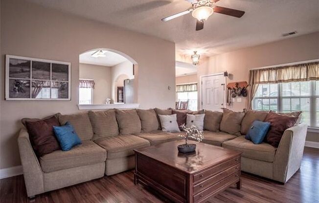 Charming 3 bed 2.5 bath Home in Huntersville!