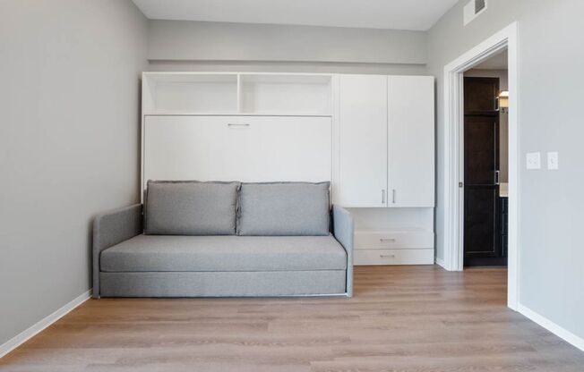 Studio, 1 bath, 390 sqft, $1,075, Unit 2422