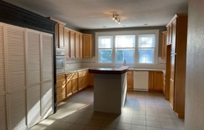 3 beds, 2 baths, $1,295