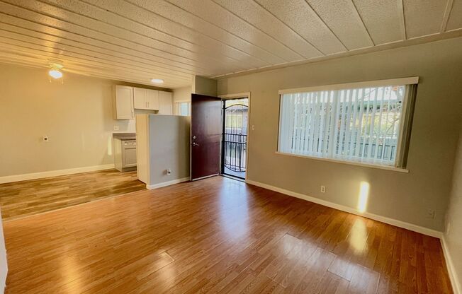 1 bed, 1 bath, 710 sqft, $1,300, Unit BAL-32