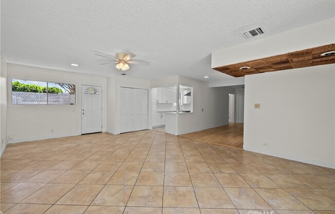 17501 VICTORY BLVD