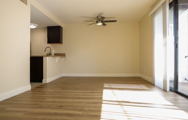 2 beds, 1 bath, $2,595, Unit 08