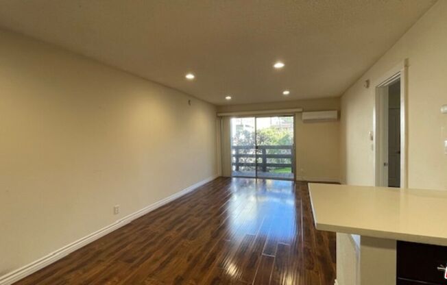 1 bed, 1 bath, 566 sqft, $2,050, Unit 260