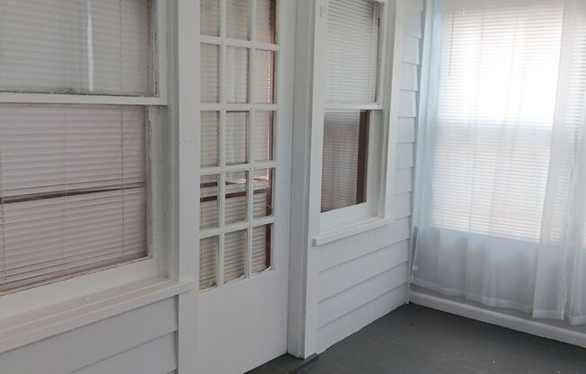 So darn cute - large studio close to downtown St Pete