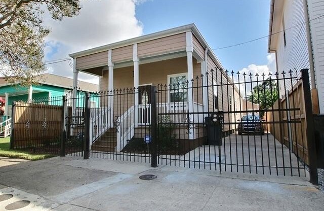 817 PENISTON Street