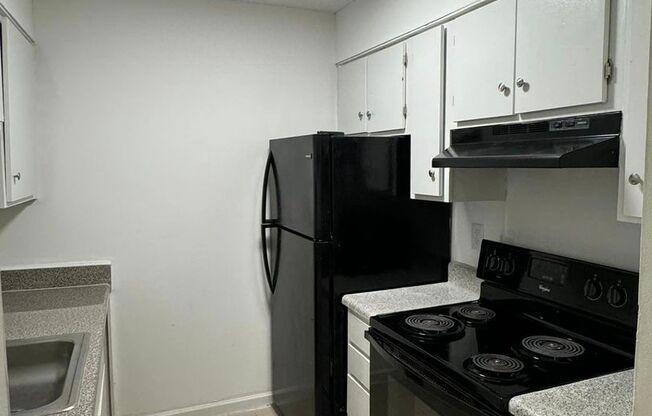 1 bed, 1 bath, 706 sqft, $925, Unit Z-27