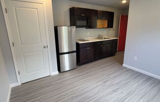 Studio, 1 bath, 350 sqft, $950, Unit 427 Unit 2